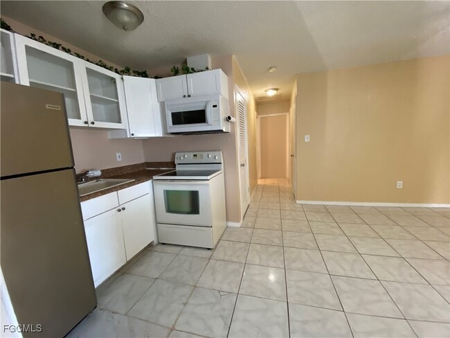 Building Photo - 17375 Dowling Dr