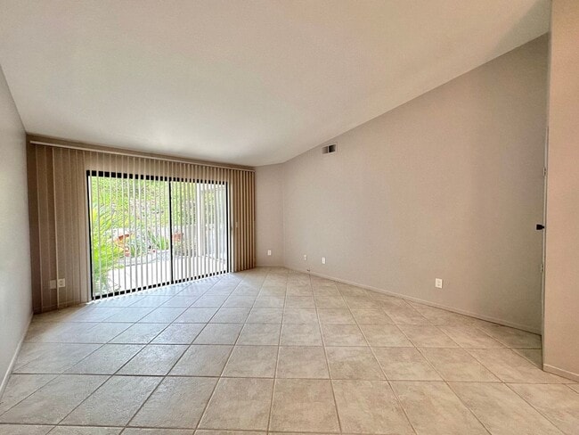 Building Photo - Serene Retreat in the Oaks North 55+ Community: Discover Your Dream Home!