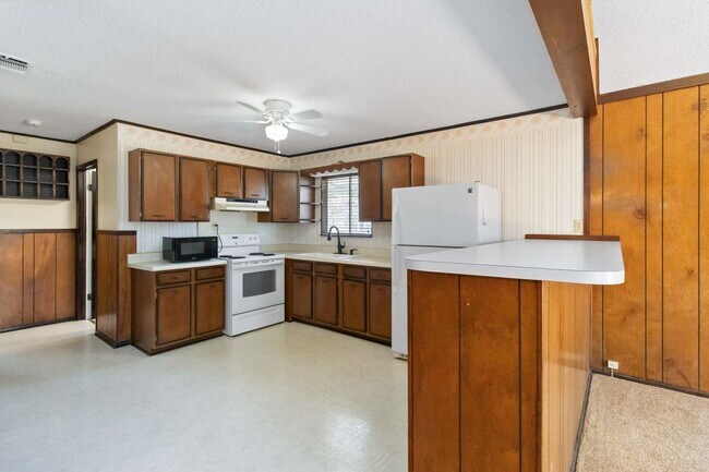 Building Photo - 2676 Woodcrest Dr