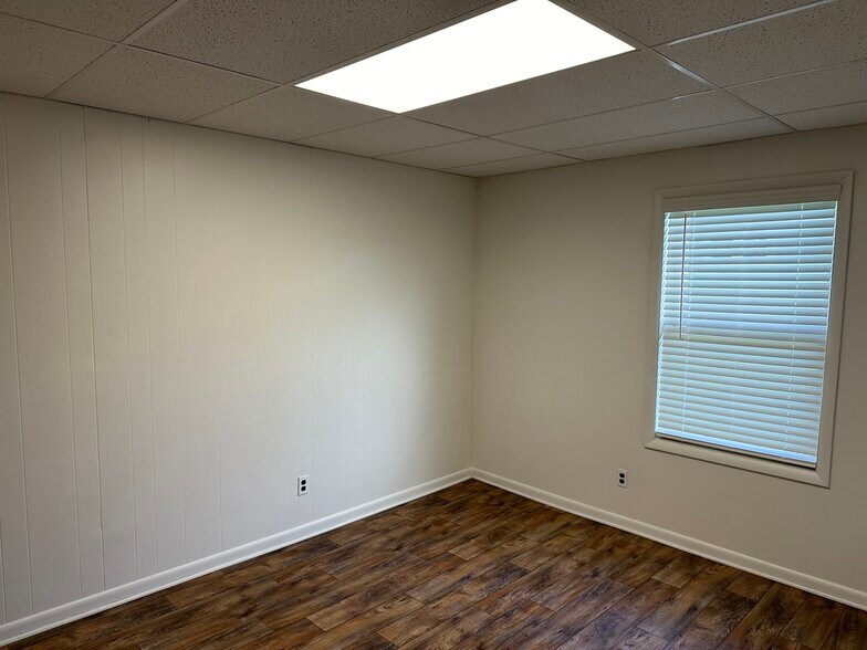 Bedroom #1 - 5 S Lowder St