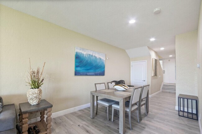 Building Photo - 316 N Lake Dr