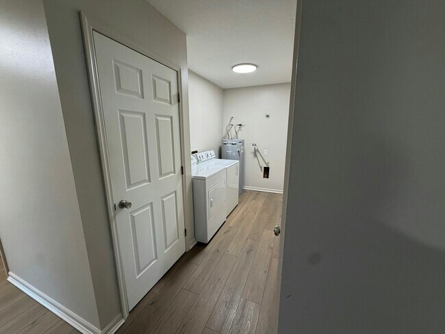 Building Photo - 119-121 Michael Avenue, Unit 121