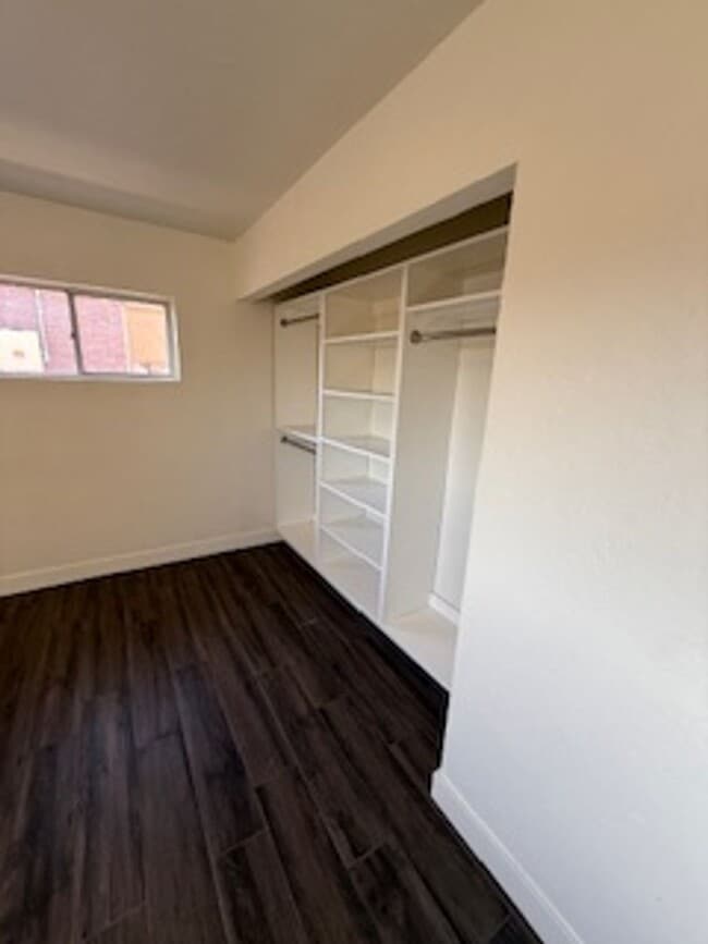Building Photo - 1318 Park Dr