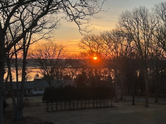 Building Photo - 1296 Drift Rd