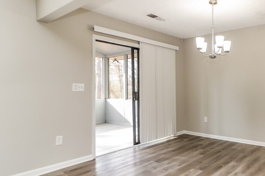 Building Photo - 4795 Jamerson Forest Cir