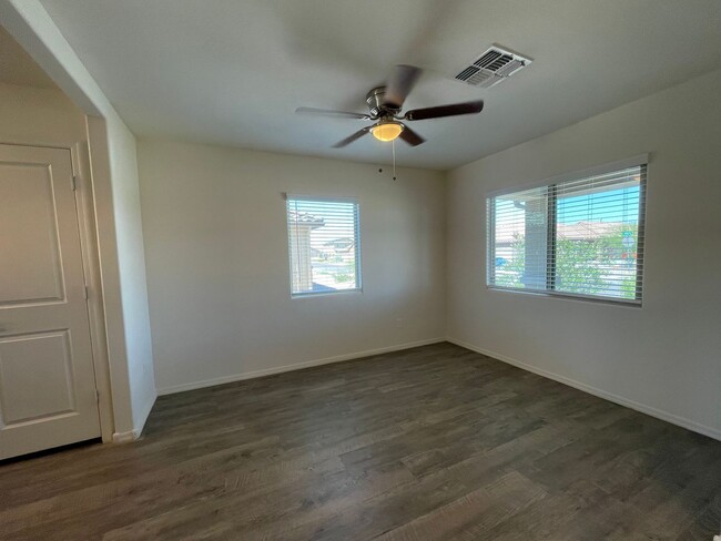 Building Photo - Spacious New-Build Family Home!