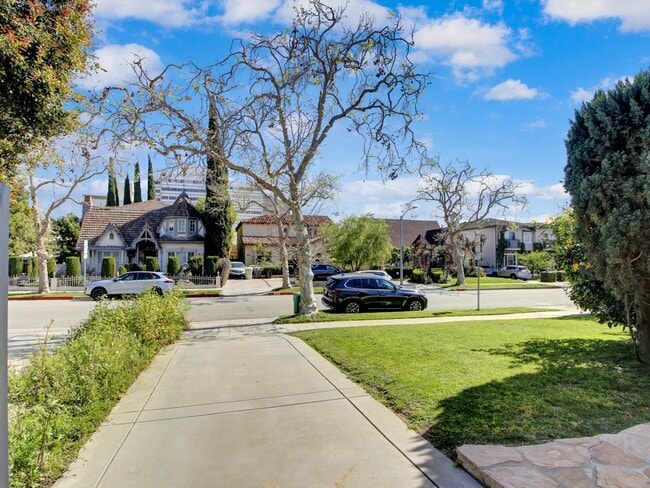 Building Photo - 203 S Stanley Dr