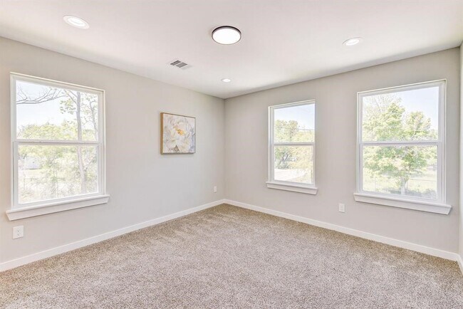 Building Photo - 8404 Tate St