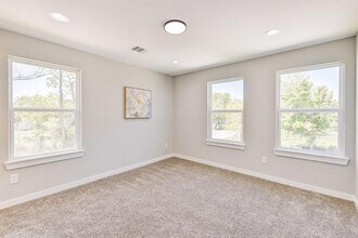 Building Photo - 8404 Tate St