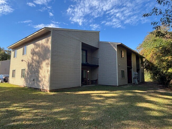 Building Photo - 6400 Starbrook Dr