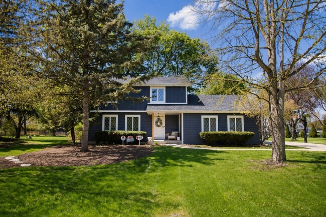 Building Photo - 2S316 Arrowhead Dr