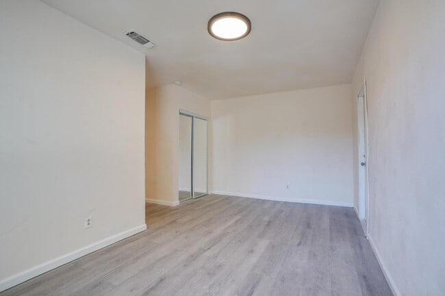 Building Photo - 2524 Pemberton Ct