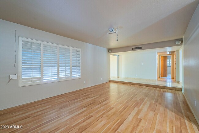 Building Photo - 5802 W Frier Dr