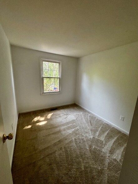 Building Photo - 5 Hawk Run Ct