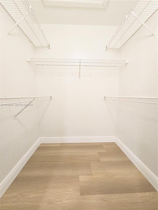 Building Photo - 2881 N Oakland Forest Dr