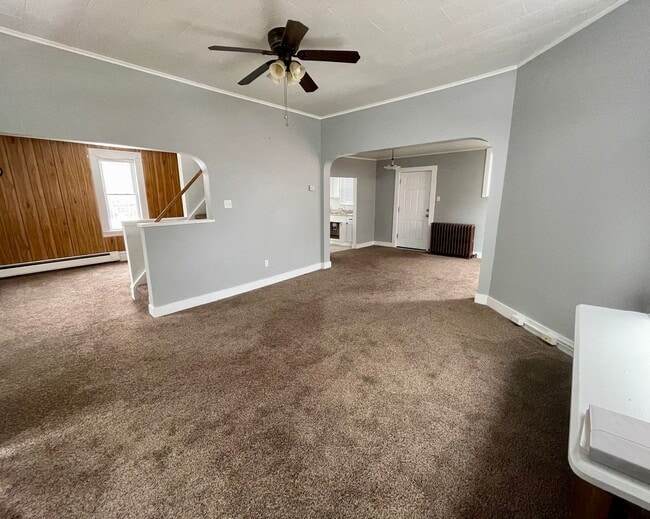 Building Photo - Coraopolis - 2 Bed 2 Bath - Immaculately M...