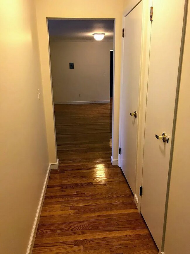 Building Photo - 3 Captain Parker Arms