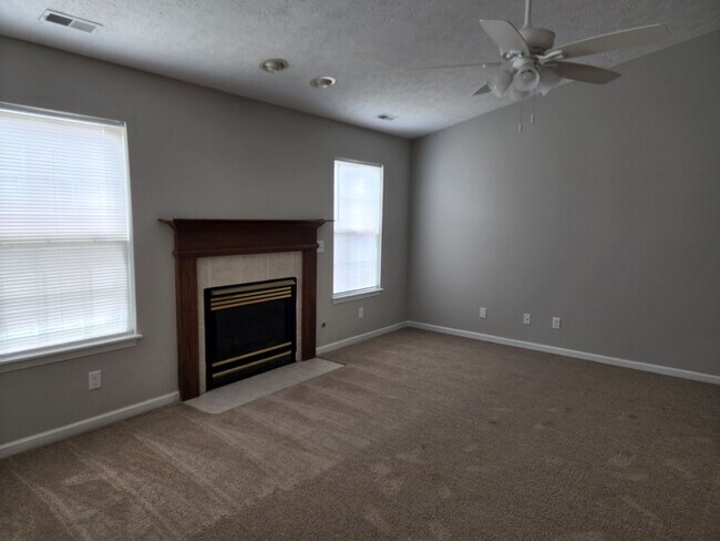 Building Photo - Three Bedroom Two Bath Home in Deerfield Farms Dayton, Indiana