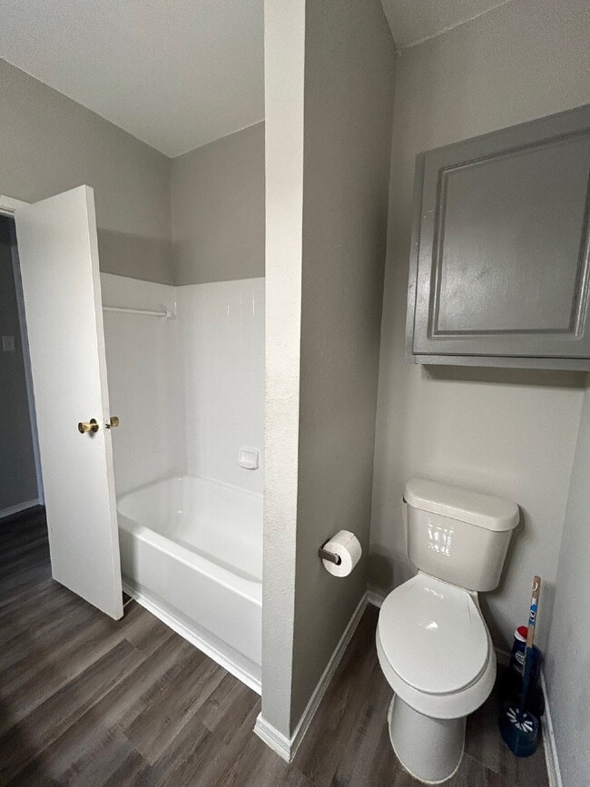 Building Photo - Updated 2 Bed/2 Bath North Austin Condo with Rare Greenbelt Views