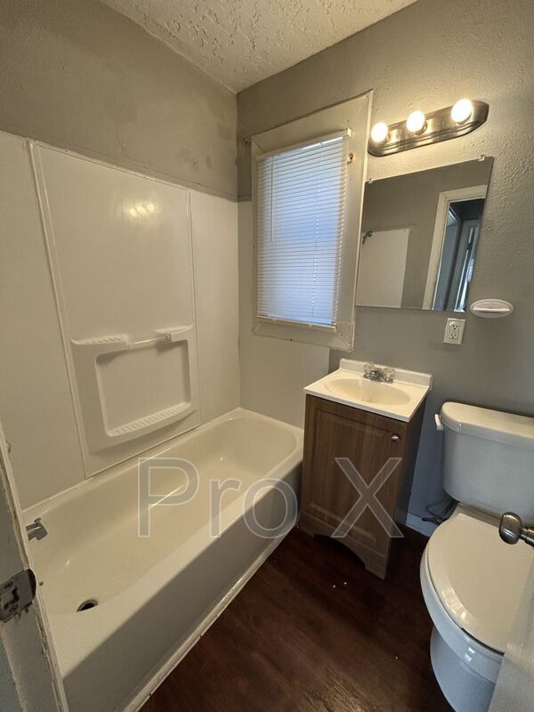 Building Photo - 126 E 13th St