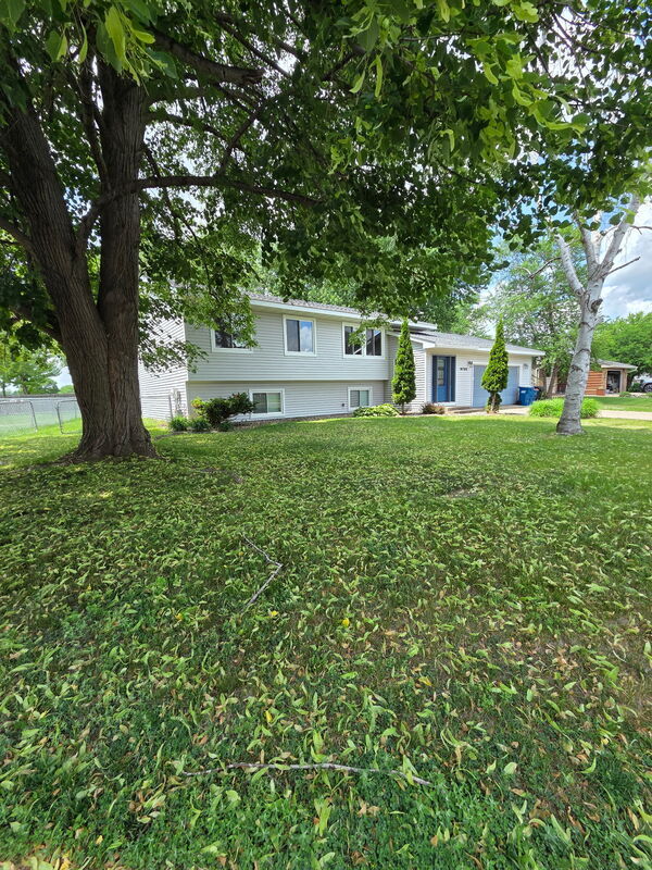 Building Photo - 9755 Nathan Ln N