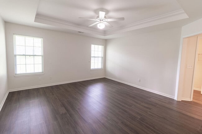 Building Photo - 3700 Wakefield Dr