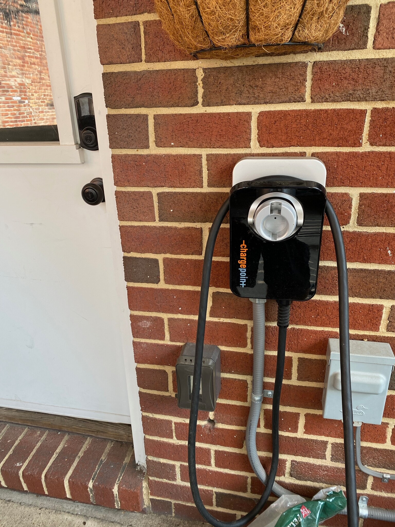 Level 2 Electric vehicle charger - 1406 Andre St