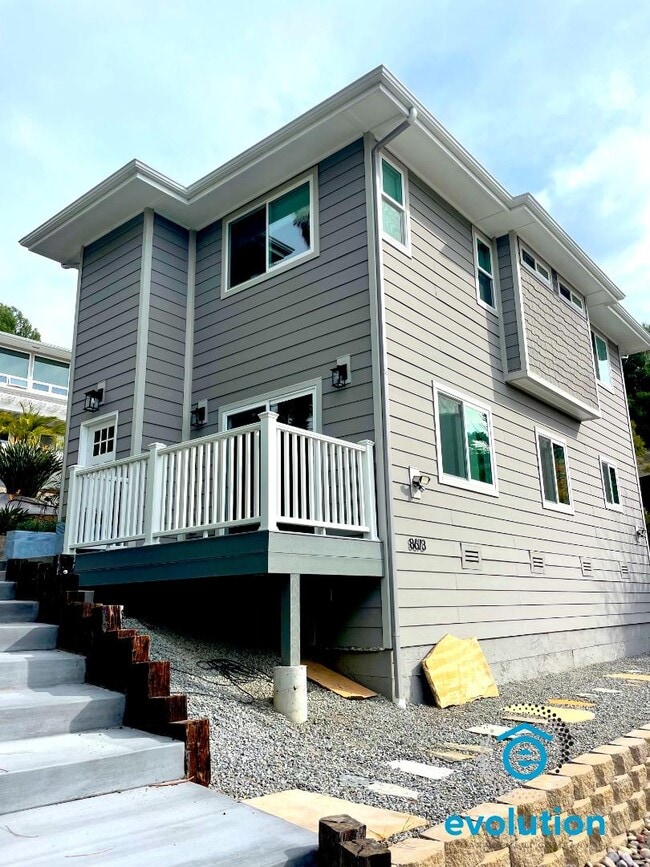 Building Photo - 8673 Golf Dr