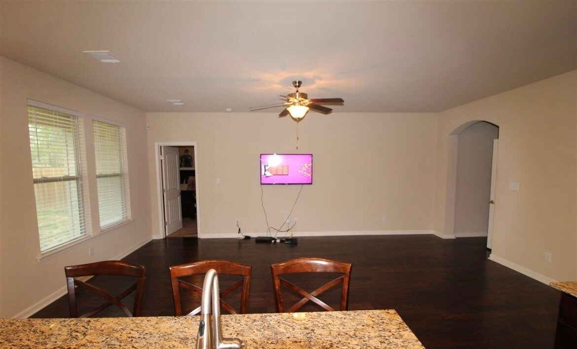 Building Photo - 6448 Oaks Edge Dr