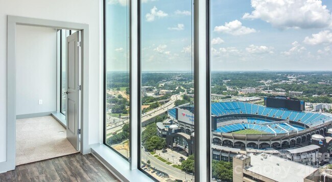 Building Photo - 525 S Church St