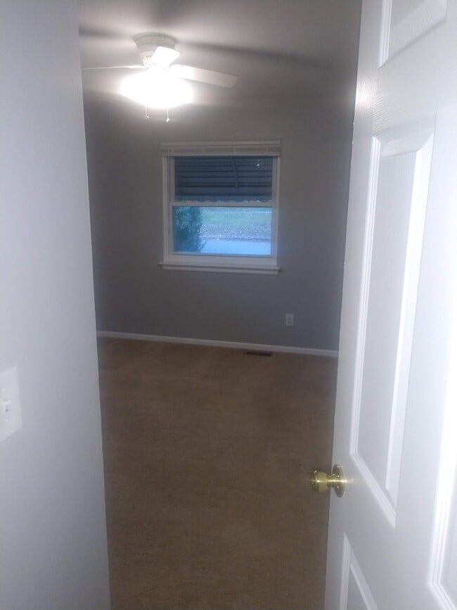 Building Photo - Three Bedroom Ranch Available July 2026!