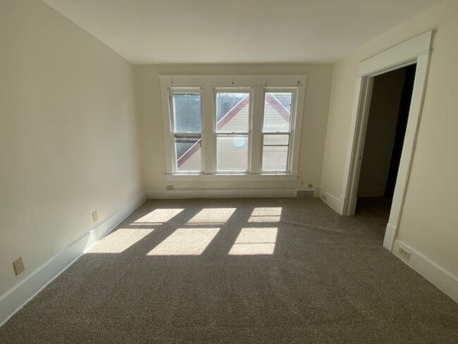 Building Photo - University Park 3BR w/ First-Floor Bedroom...