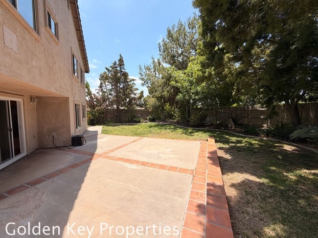 Building Photo - Move-in ready 4 bedroom / 3 bathroom home in Oceanside!
