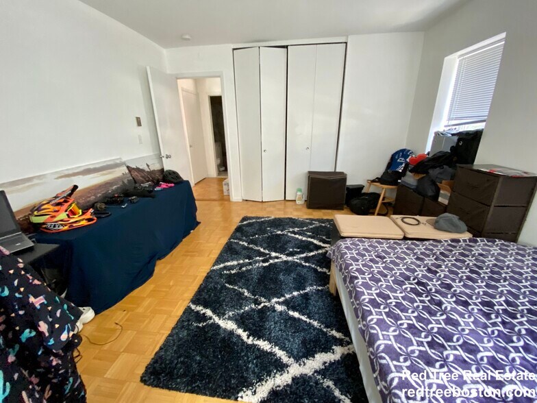 Building Photo - 2 Larose Pl