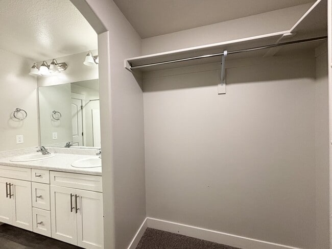 Building Photo - 3742 Canyon Falls Dr