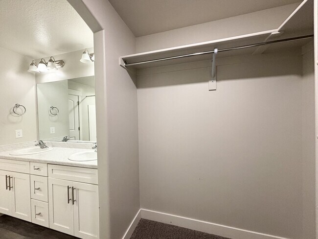 Building Photo - 3742 W Canyon Falls Dr