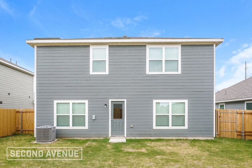 Building Photo - 9617 Teton Vis Dr