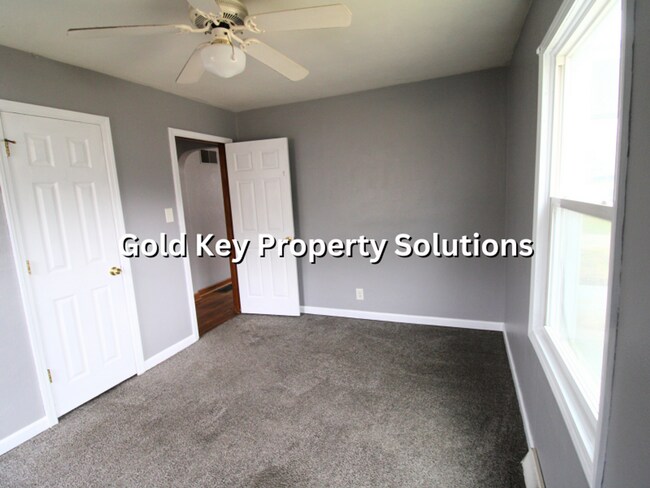 Building Photo - MEADOWBROOK AREA 2 BR 1 BA House with Central Air and Garage (NO SECTION 8)