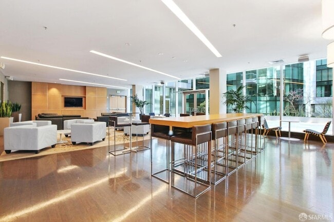 Building Photo - 301 Main St