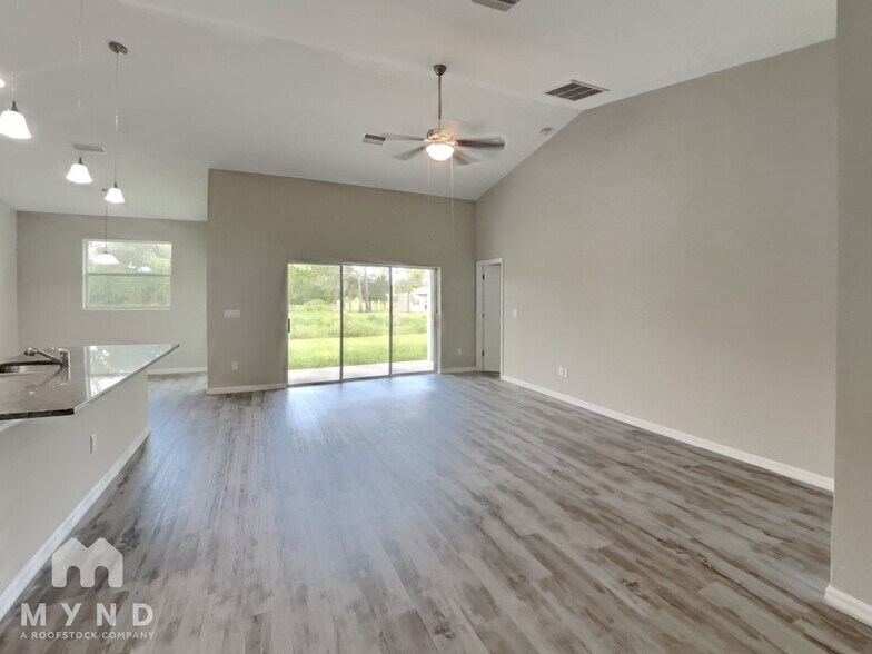 Building Photo - 7429 W Cameo Cir
