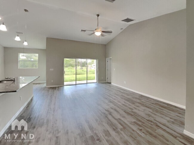 Building Photo - 7429 W Cameo Cir