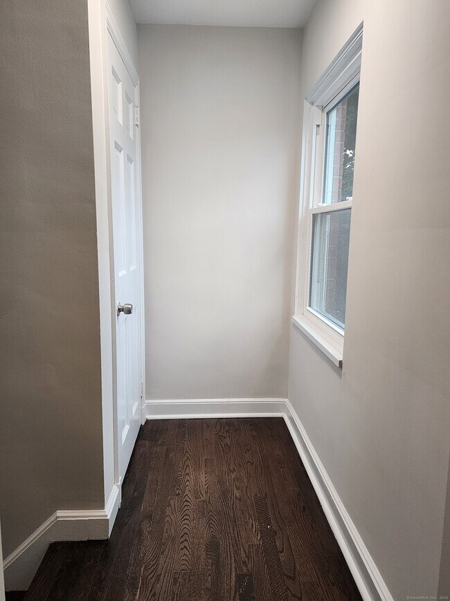 Building Photo - 17 Shoreham Terrace