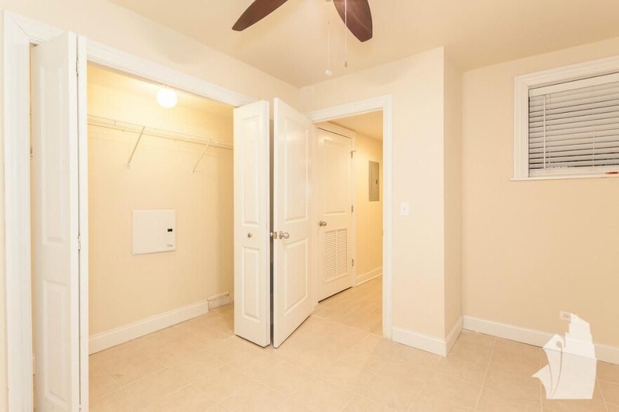 Building Photo - 3709 N Wilton Ave