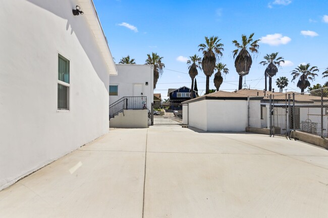 Building Photo - East LA duplex