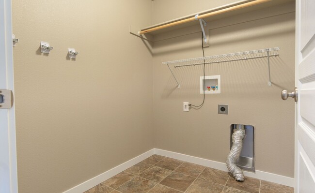 Building Photo - 3 Bedroom, 2 bathroom home on Sunnyside Hill!