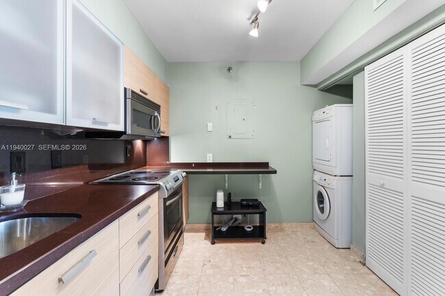 Building Photo - 9341 Collins Ave