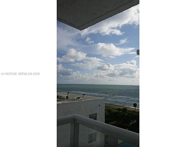 Building Photo - 2457 Collins Ave