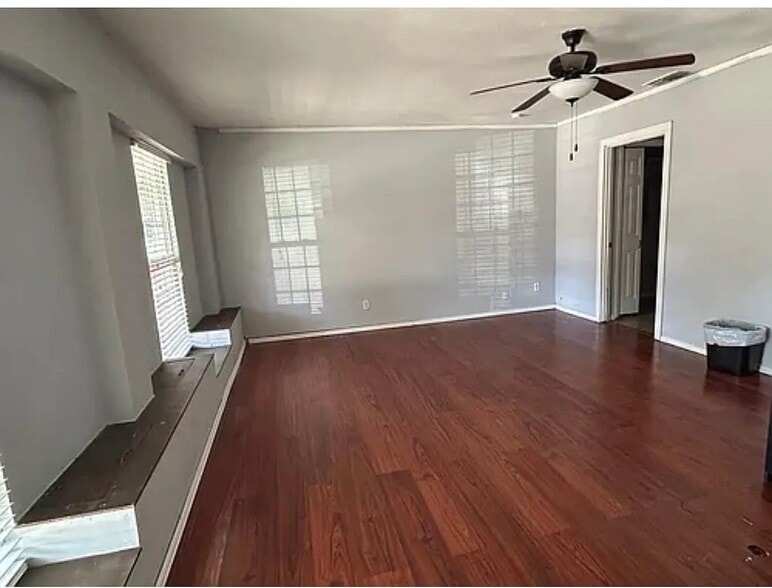 Building Photo - 1112 Park Center Ct