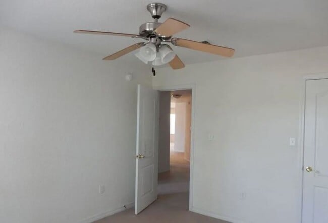 Building Photo - 604 E Shipwreck Rd