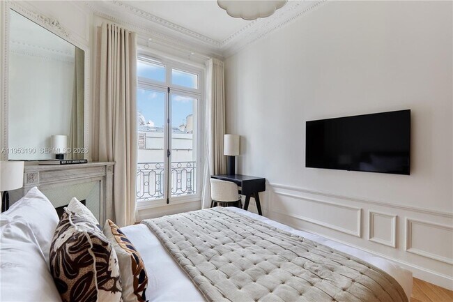 Building Photo - 11 Rue St